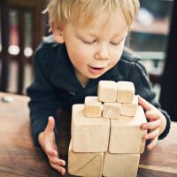 Enfants : comment appliquer la pédagogie Montessori à la maison