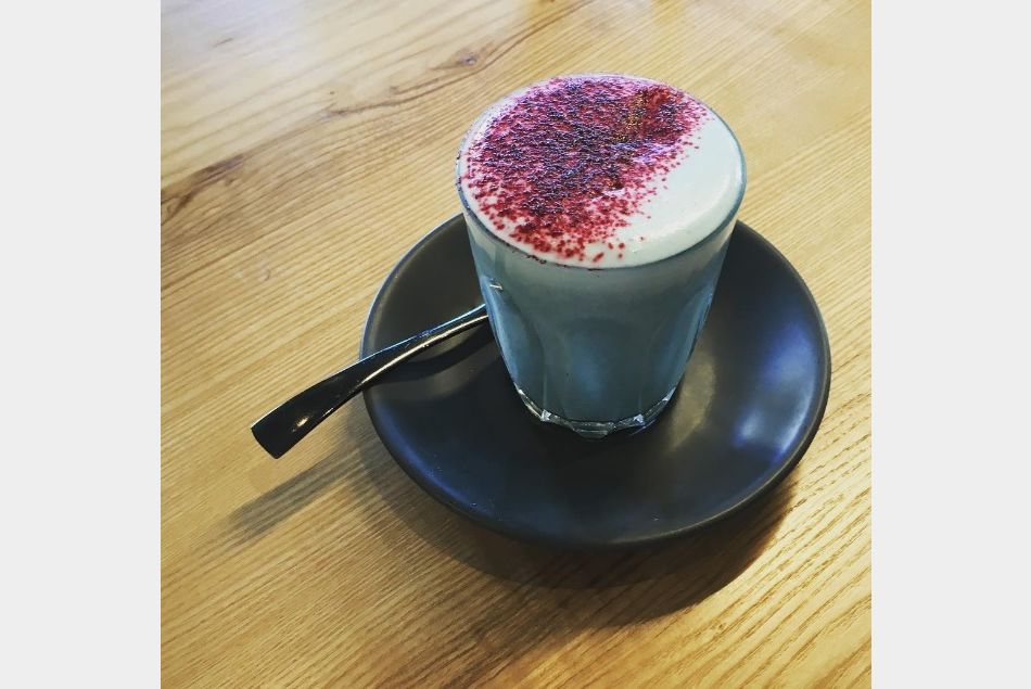Smurf latté : cette boisson bleutée fait le buzz sur Instagram