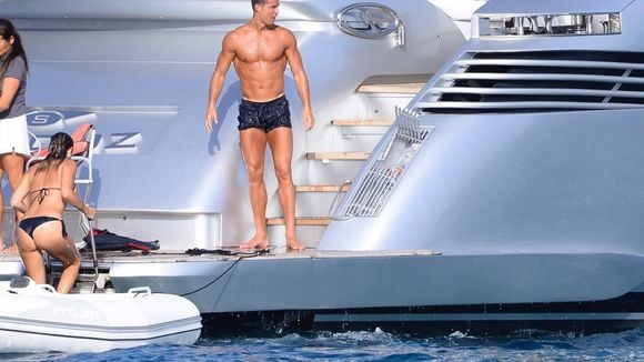 Cristiano Ronaldo : ses vacances hot à Ibiza sur un yacht (photos)