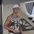Cristiano Ronaldo se ressource avec son fils Cristiano Jr et sa mère Maria Dolores dos Santos Aveiro en vacances à Ibiza, le 13 juillet 2016