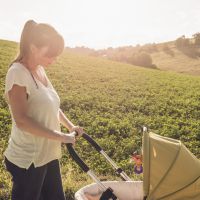 Le geste à éviter avec les bébés quand il fait chaud