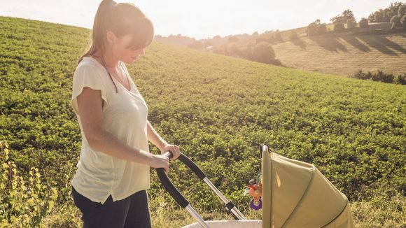 Le geste à éviter avec les bébés quand il fait chaud