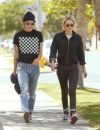 Kristen Stewart se promène avec sa petite amie Alicia Cargile dans les rues de Los Angeles, le 21 mai 2016