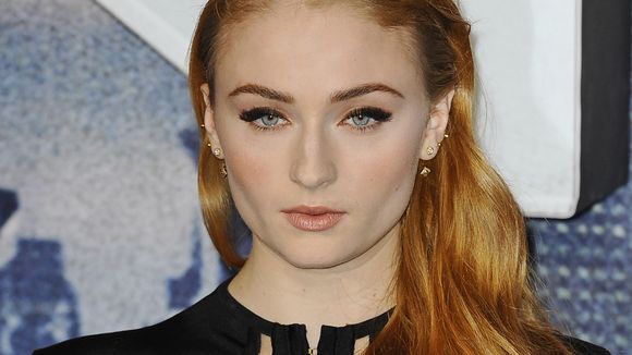 Game of Thrones saison 7 : Sophie Turner (Sansa) change complètement de look (photo)