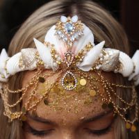 Adieu couronnes de fleurs, voici venu la couronne de sirène