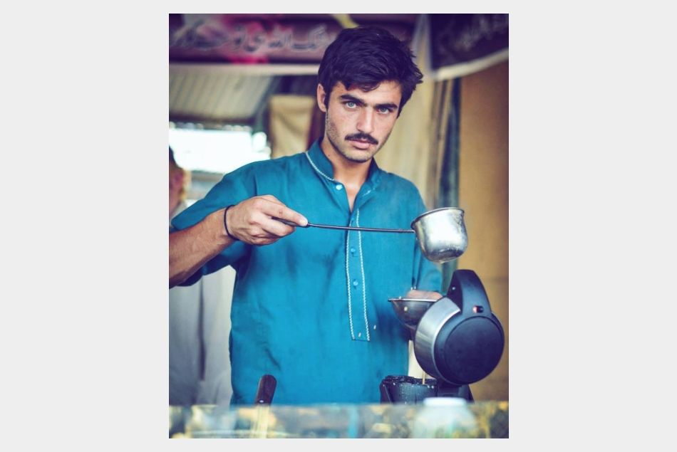 Ce vendeur de thé pakistanais est la nouvelle coqueluche d'Internet