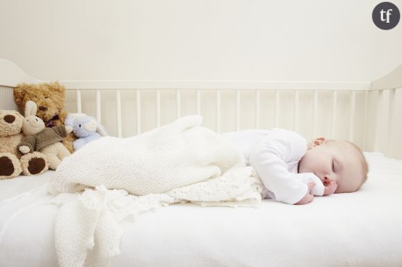 Un bébé doit dormir dans la chambre de ses parents