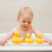 4 astuces pour faire aimer le bain à un enfant