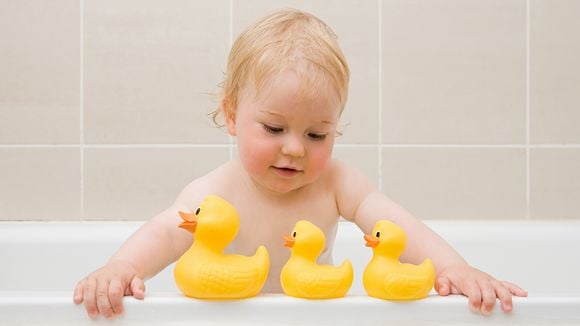 4 astuces pour faire aimer le bain à un enfant