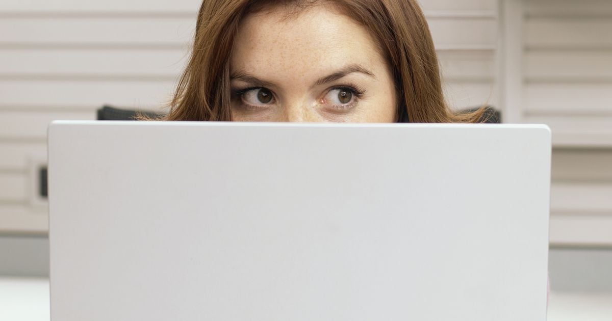 Pourquoi nous devrions faire une "pause masturbation" au boulot (selon les psys) Terrafemina
