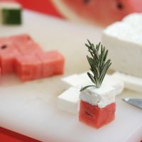 La recette des mini-brochettes à la pastèque et à la feta