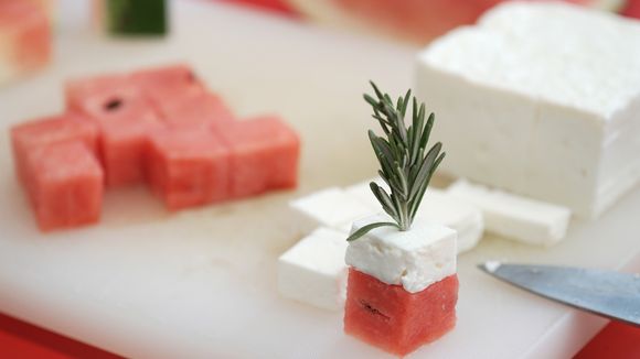 La recette des mini-brochettes à la pastèque et à la feta