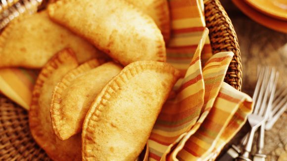 La recette des empanadas à la tomate, à la mozzarella et au basilic