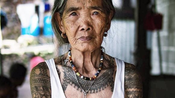 La planète entière rêve de se faire tatouer par cette dame de 101 ans