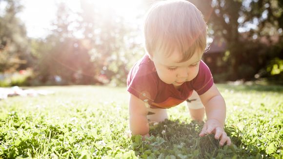 10 prénoms de bébé originaux inspirés par l'été