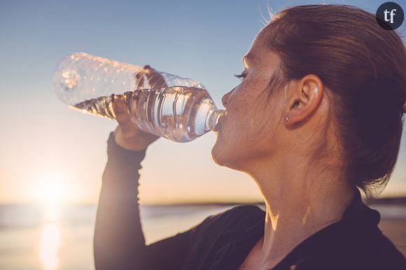 Ne pas laisser une bouteille d'eau dans une voiture