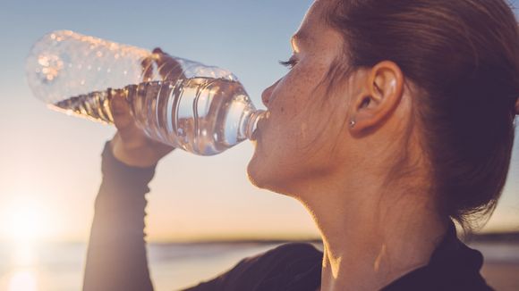 Pourquoi vous ne devriez jamais laisser une bouteille d'eau dans votre voiture