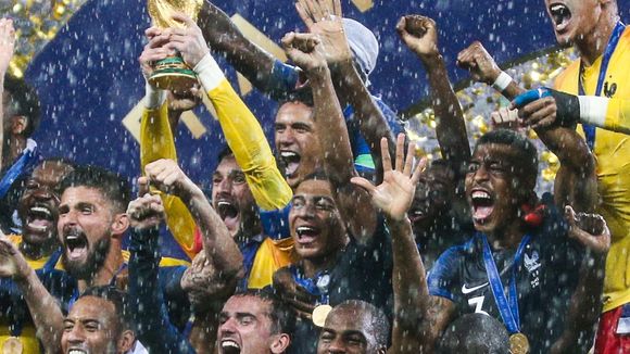 À quelle heure les Bleus défileront sur les Champs-Elysées ?