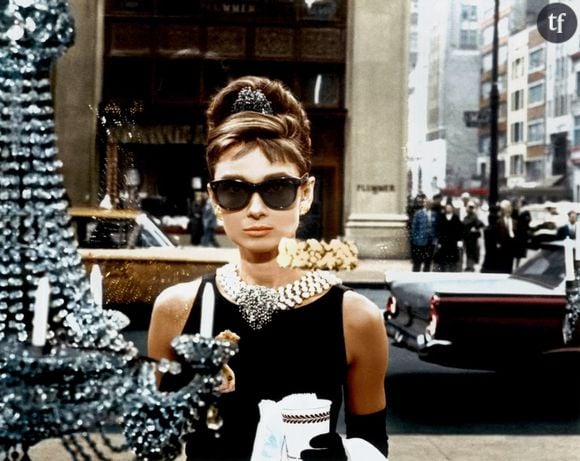 Audrey Hepburn dans Diamnts sur canapé