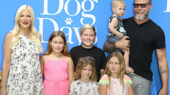 "Vos enfants sont gros" : Tori Spelling riposte aux attaques contre sa famille