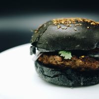 La recette de l'étonnant black burger