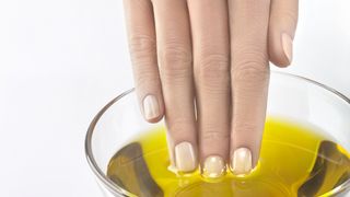 J'ai testé l'huile d'olive pour sécher mon vernis en quelques secondes