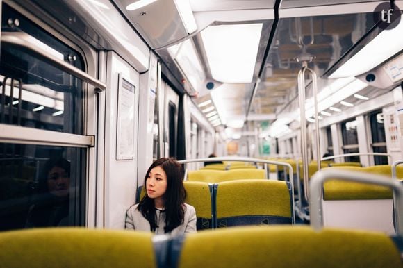 Femme dans le RER