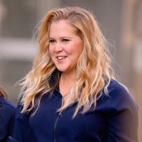 Amy Schumer pose nue enceinte et envoie valser les détracteurs grossophobes