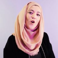Elle transforme "Balance ton quoi" d'Angèle en hymne contre l'islamophobie