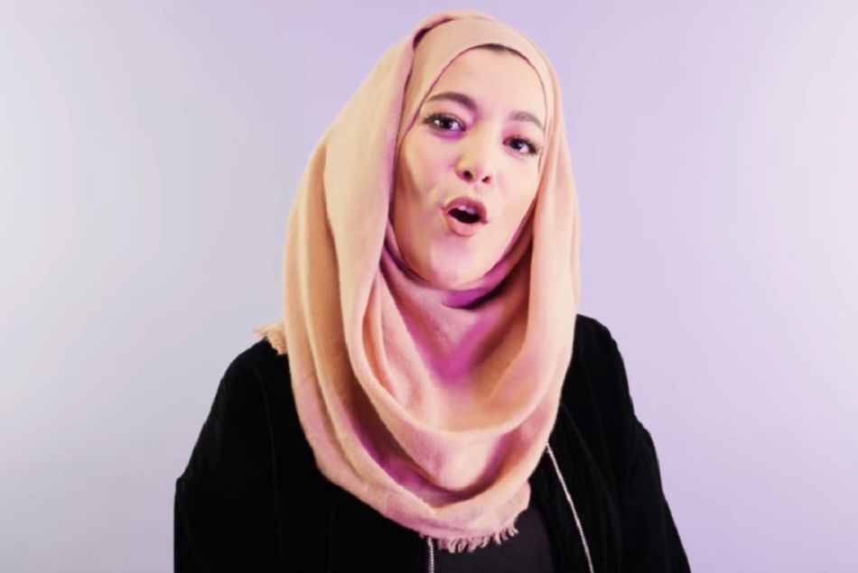 Elle transforme le clip de "Balance ton quoi" en hymne contre l'islamophobie