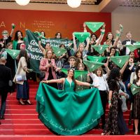 Les Argentines en vert défendent leur droit à l'avortement sur le tapis rouge de Cannes