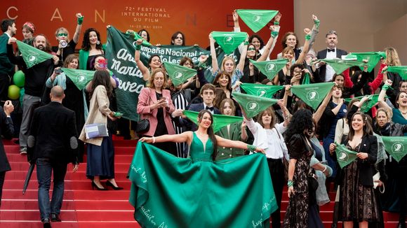 Les Argentines en vert défendent leur droit à l'avortement sur le tapis rouge de Cannes