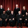 Les 9 juges de la Cour suprême, dont 6 ont voté pour révoquer le droit à l'avortement
