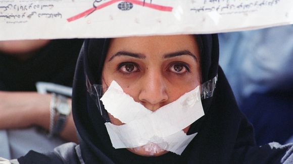 Arrêtée pour avoir assisté à un match de foot, une Iranienne s'immole en public