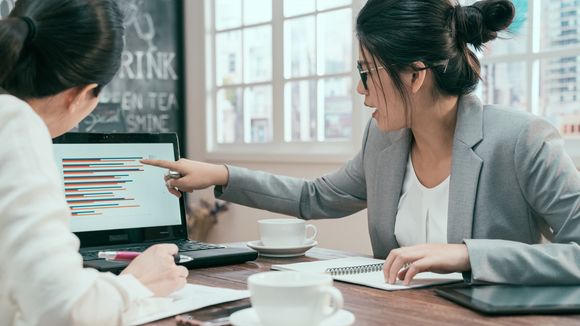 Au Japon, les femmes se battent pour pouvoir porter leurs lunettes au travail