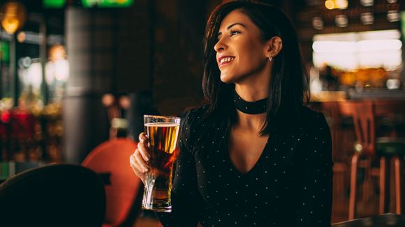 Ce bar offre des boissons gratuites aux femmes en fonction de leur poids