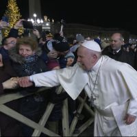 "Vous êtes source de vie" : le pape François s'excuse d'avoir malmené une femme