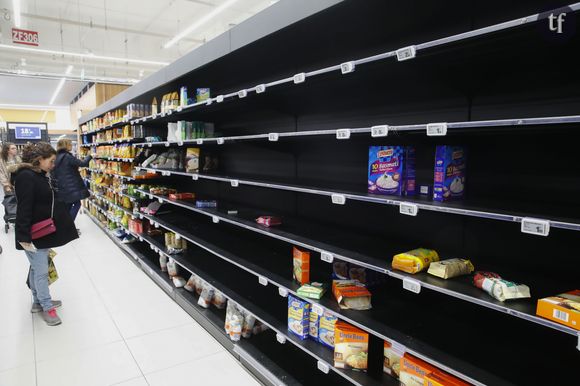Des étagères vides dans un supermarché à la suite de rapports sur le coronavirus à Levallois le 4 mars 2020