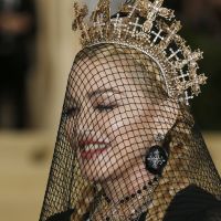 "Zero Fuck Given" : Madonna scandalise Instagram en posant seins nus