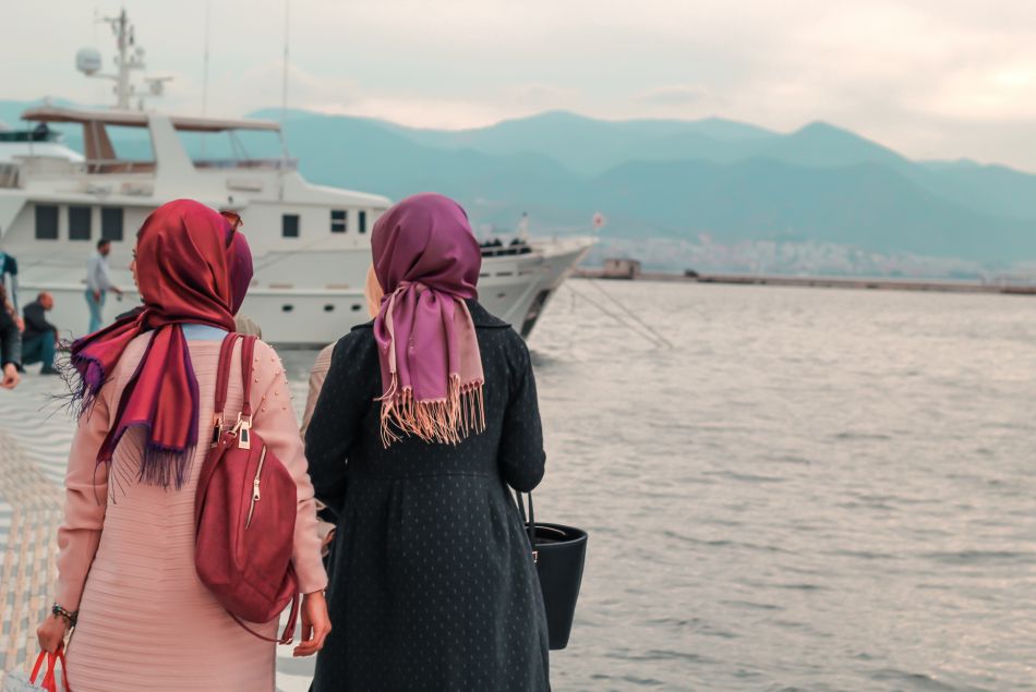 "Il portait un mini-short" : quand les femmes turques se moquent des clichés sexistes
