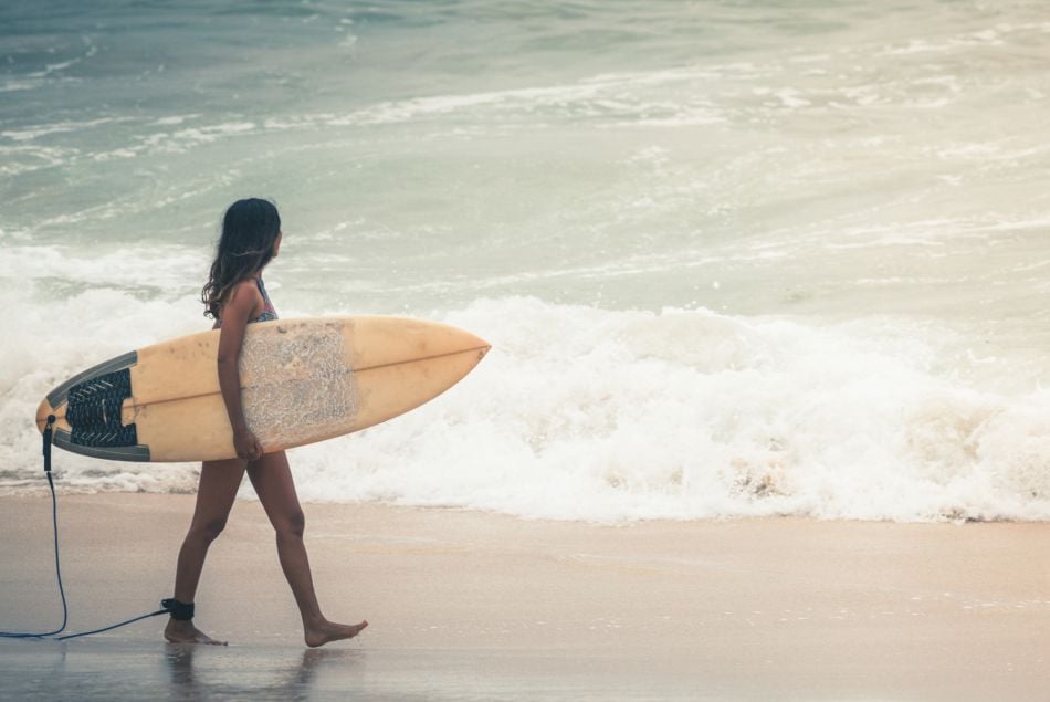 Le surf laisse-t-il assez de place aux femmes ?