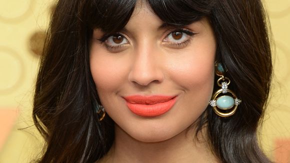 Peser les écoliers après le confinement ? Jameela Jamil dénonce cette idée affligeante