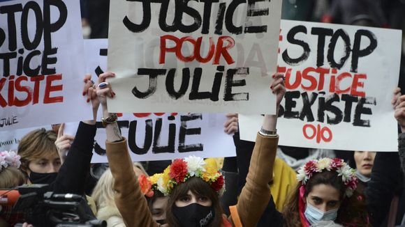 Julie accuse 20 pompiers de l'avoir violée : pourquoi ses soutiens parlent de "déni de justice"