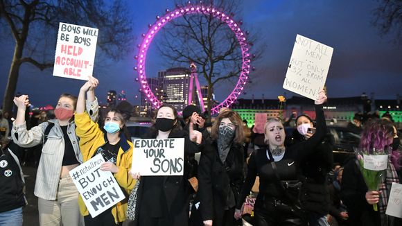 Le gouvernement britannique s'excuse d'avoir "laissé tomber" les victimes de viol