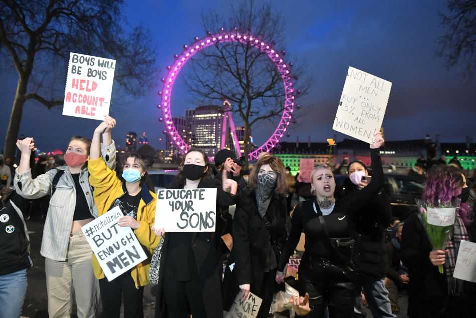A Londres, les femmes veulent "réclamer les rues" après le meurtre de Sarah Everard.