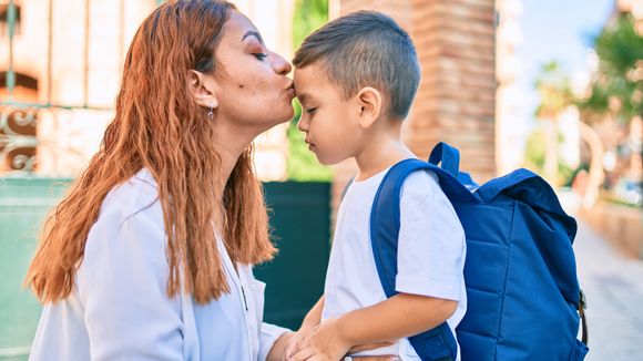 "Eduquez vos fils" : l'égalité repose-t-elle (trop) sur les épaules des mères ?