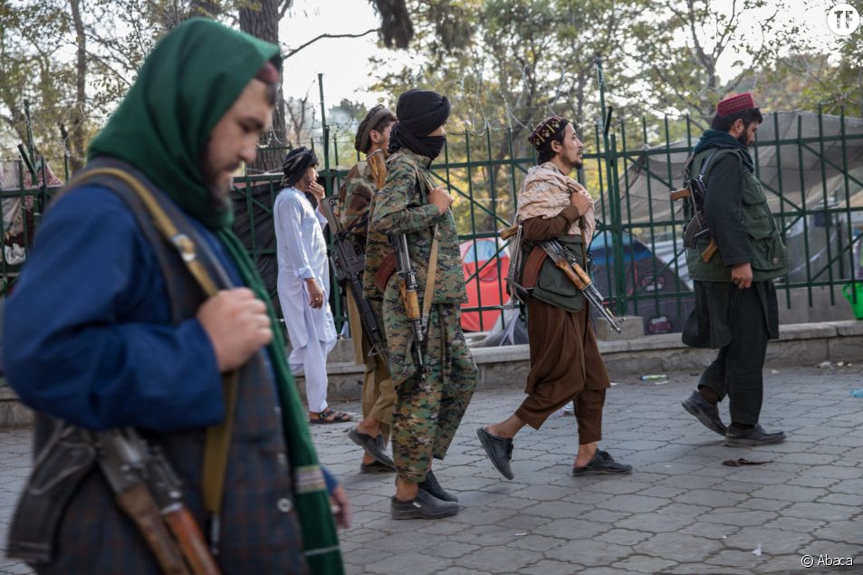 Groupe de talibans à Kaboul le 24 septembre 2021