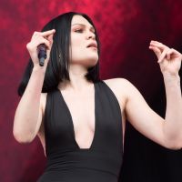 "Sous le choc" : le témoignage poignant de la chanteuse Jessie J après sa fausse couche