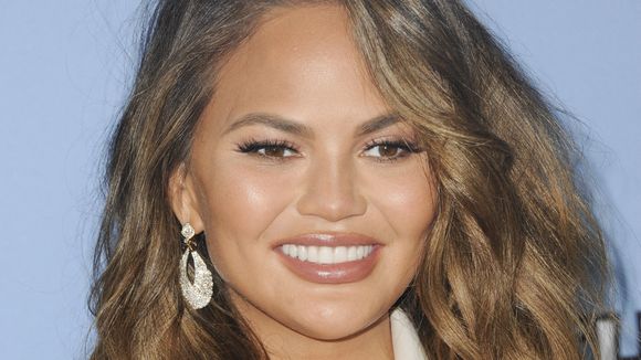 Chrissy Teigen se lance dans une FIV un an après sa fausse couche