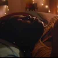 Suzane célèbre la masturbation avec un clip sensuel "Clit Is Good"